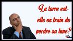 La terre est-elle en train de perdre sa lune?